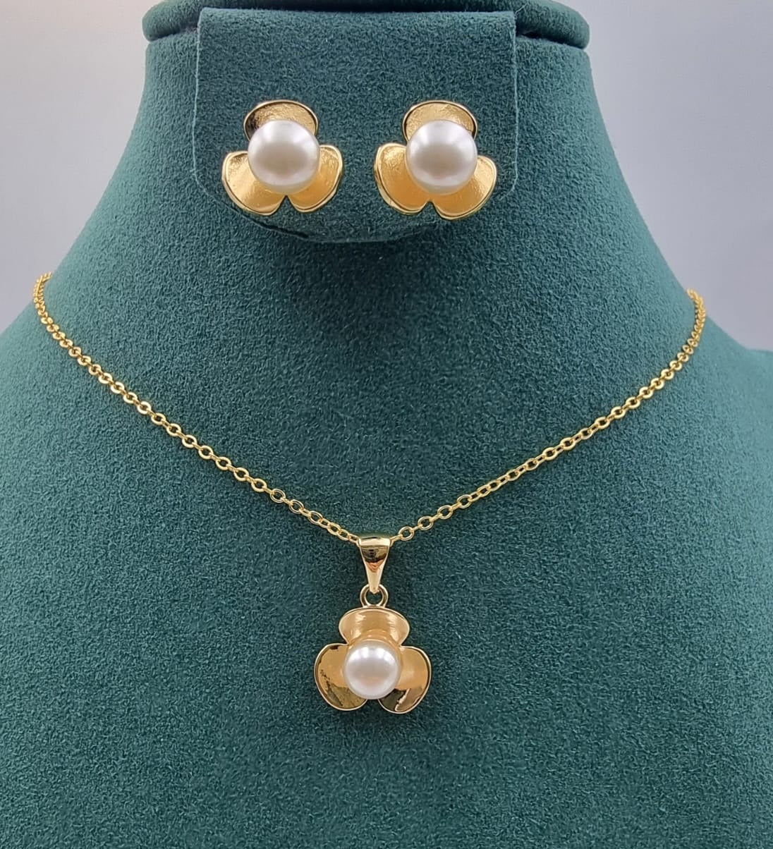 Elegant Gold Heart Jewelry Set for Women